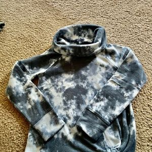 New girls size medium (8)bluish gray and white micro fleece top